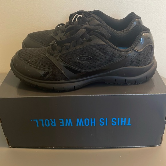 Dr. Scholl’s work shoes - Picture 1 of 3